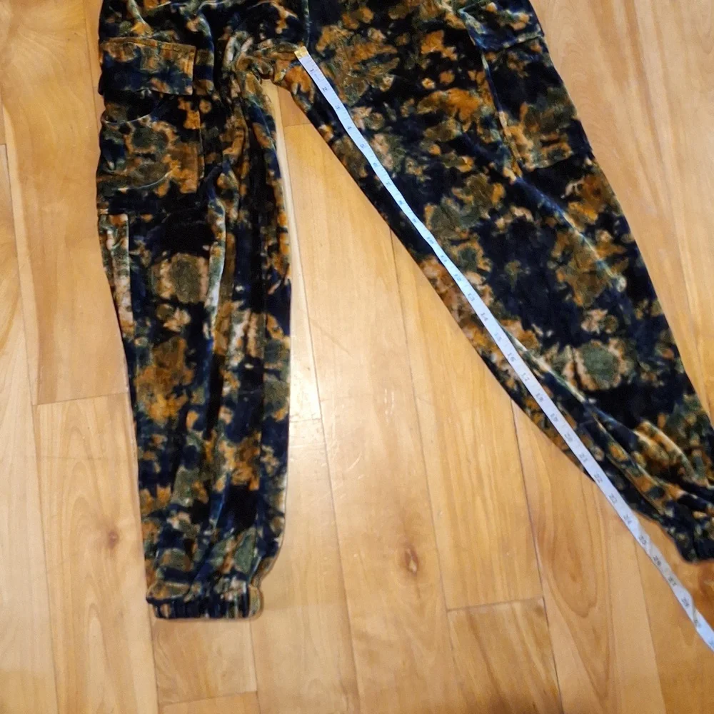 Urban Outfitters Penelope Velvet Joggers Black Green Orange Gold XS Cozy Chic - Picture 12 of 12